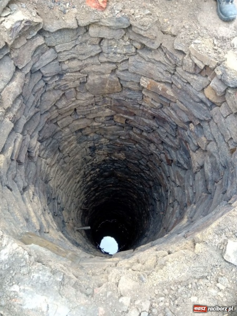 Zdjęcie w galerii na portalu naszraciborz.pl: Ciekawe odkrycie na krzanowickim rynku wiadomości z regionu