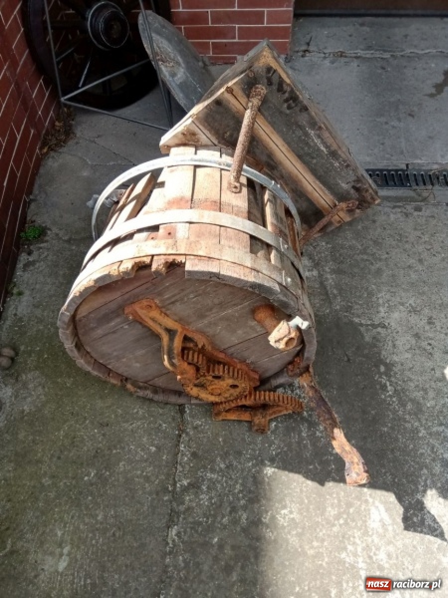 Zdjęcie w galerii na portalu naszraciborz.pl: Nowy eksponat w zbiorach krzanowickiej Izby Regionalnej wiadomości z regionu