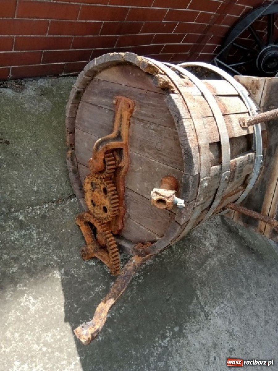 Zdjęcie w galerii na portalu naszraciborz.pl: Nowy eksponat w zbiorach krzanowickiej Izby Regionalnej wiadomości z regionu