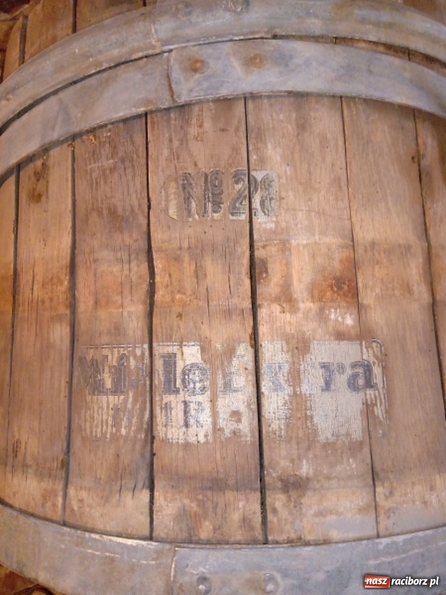 Zdjęcie w galerii na portalu naszraciborz.pl: Nowy eksponat w zbiorach krzanowickiej Izby Regionalnej wiadomości z regionu