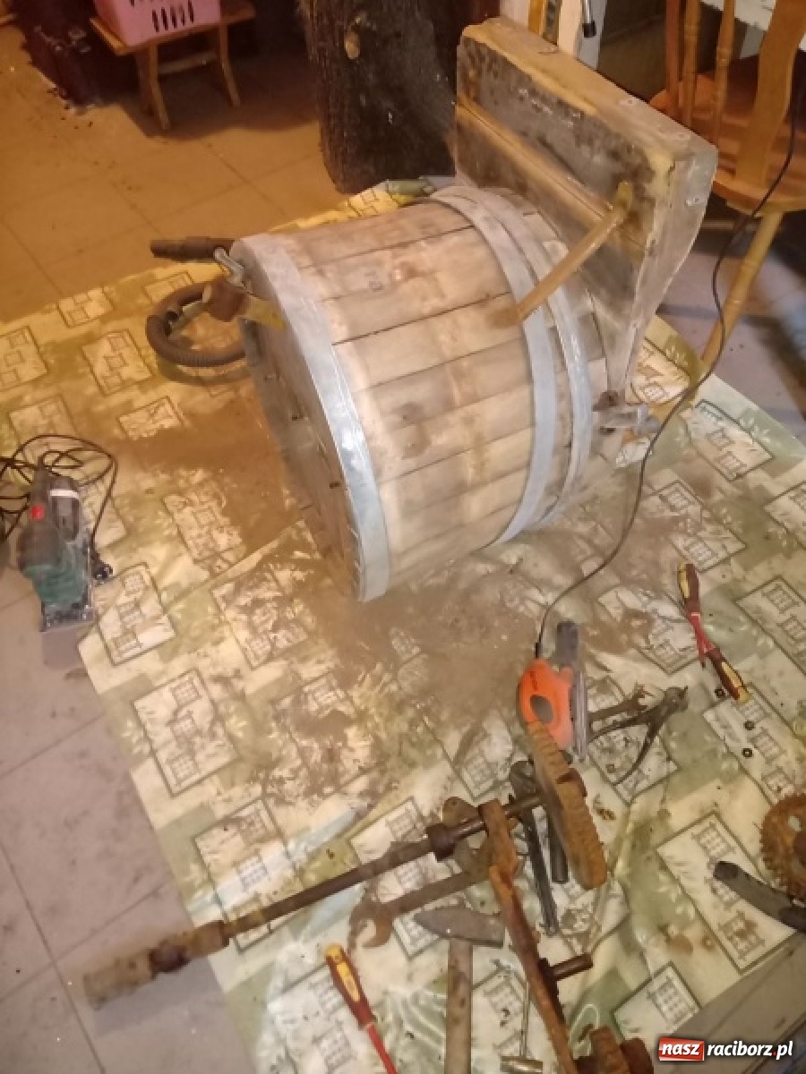 Zdjęcie w galerii na portalu naszraciborz.pl: Nowy eksponat w zbiorach krzanowickiej Izby Regionalnej wiadomości z regionu