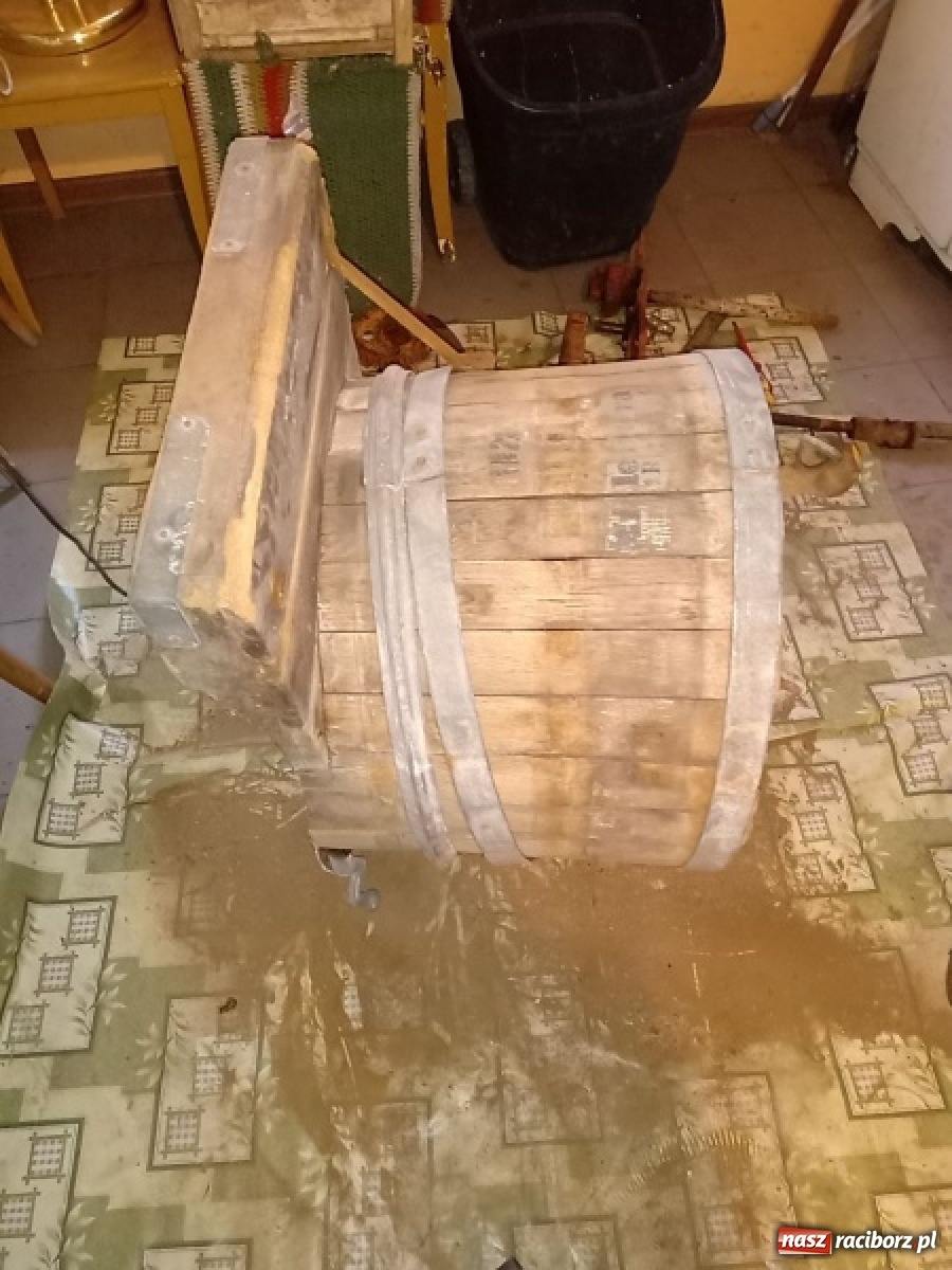 Zdjęcie w galerii na portalu naszraciborz.pl: Nowy eksponat w zbiorach krzanowickiej Izby Regionalnej wiadomości z regionu