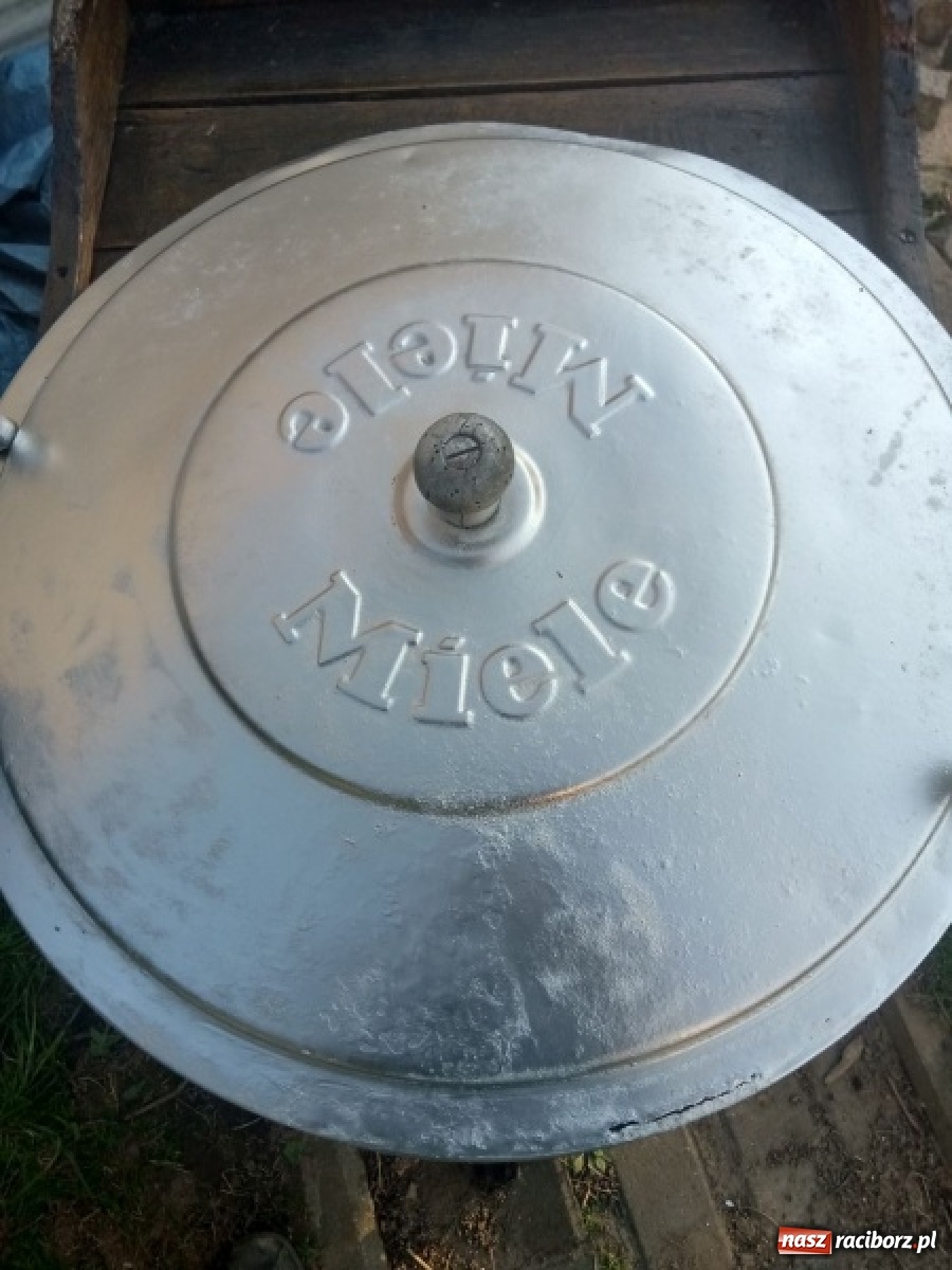 Zdjęcie w galerii na portalu naszraciborz.pl: Nowy eksponat w zbiorach krzanowickiej Izby Regionalnej wiadomości z regionu