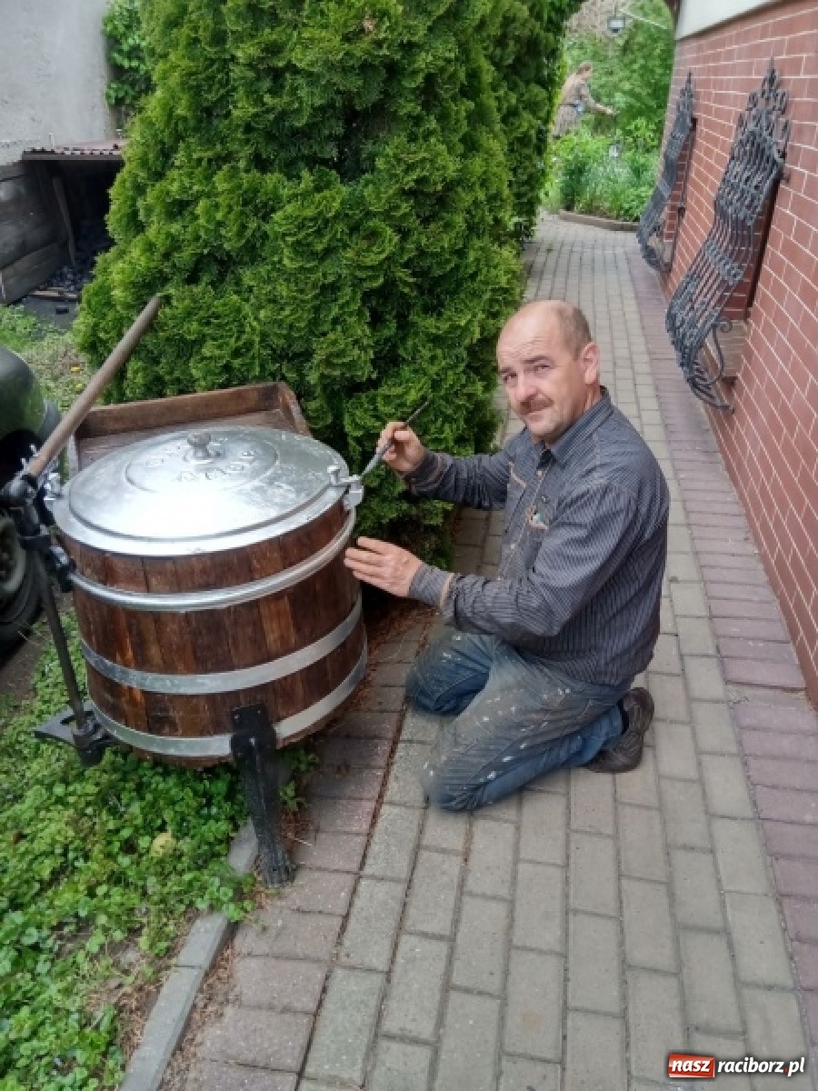 Zdjęcie w galerii na portalu naszraciborz.pl: Nowy eksponat w zbiorach krzanowickiej Izby Regionalnej wiadomości z regionu