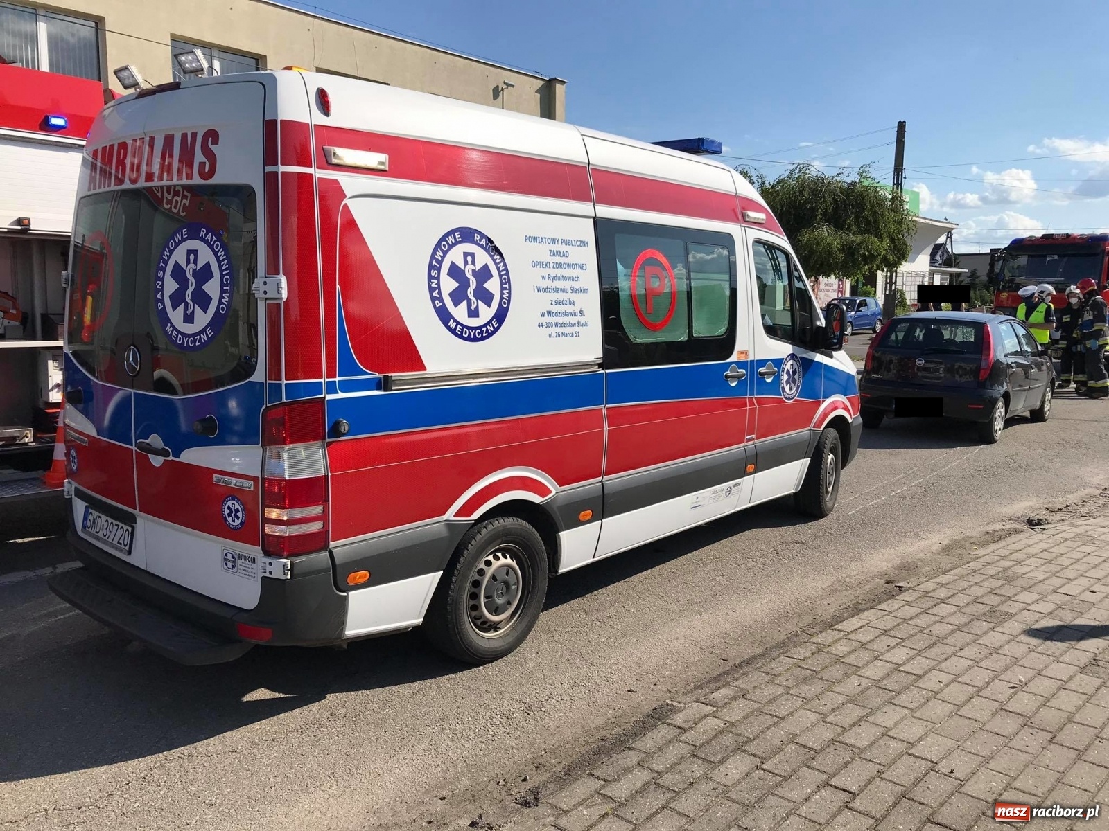 Zdjęcie w galerii na portalu naszraciborz.pl: Potrącenie rowerzysty w Krzyżanowicach. W akcji śmigłowiec LPR [FOTO i WIDEO] wiadomości z regionu