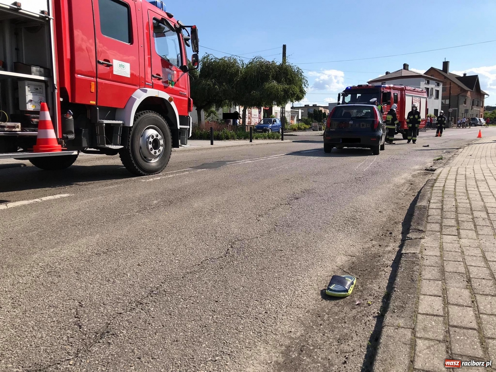 Zdjęcie w galerii na portalu naszraciborz.pl: Potrącenie rowerzysty w Krzyżanowicach. W akcji śmigłowiec LPR [FOTO i WIDEO] wiadomości z regionu
