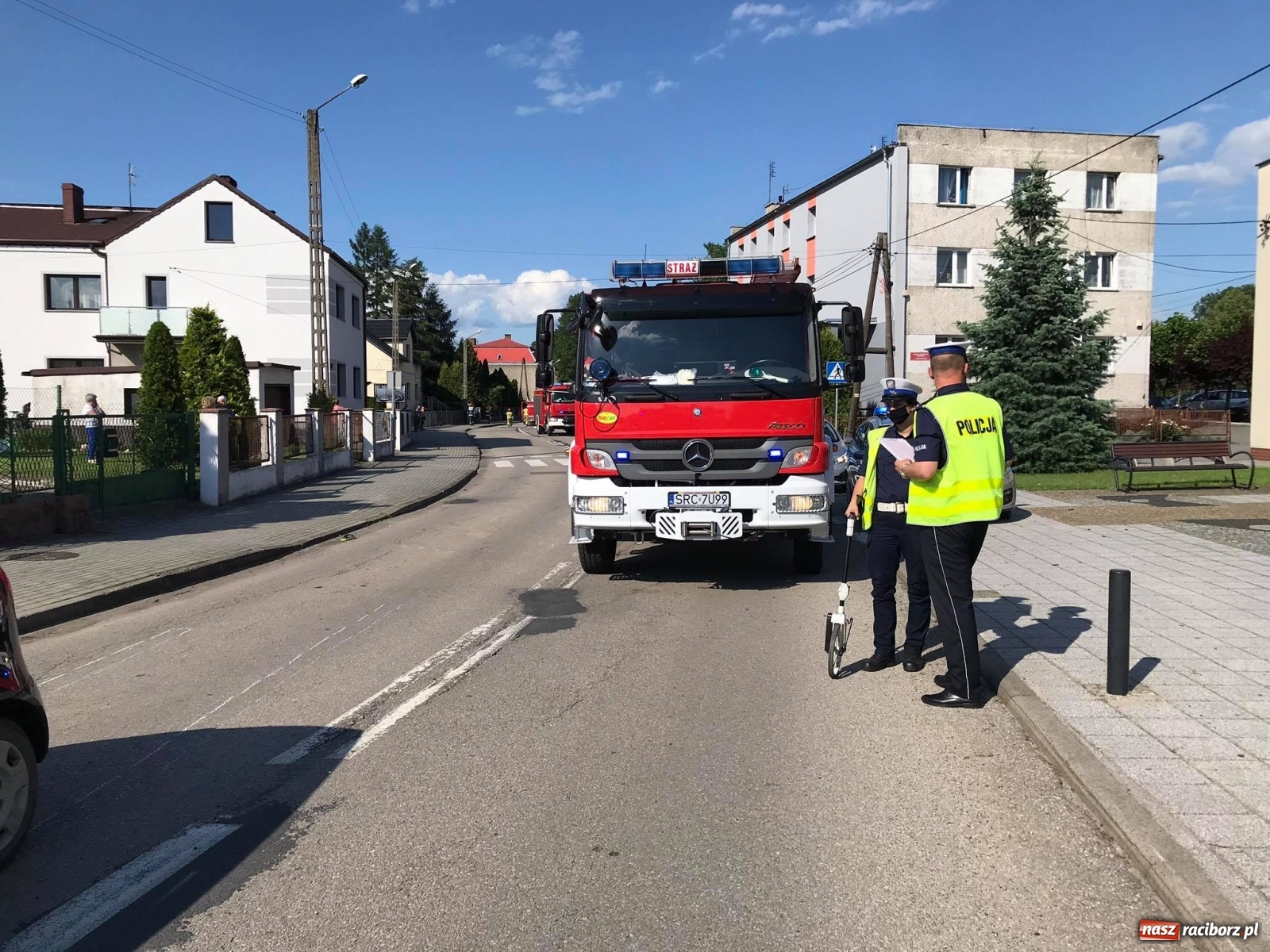 Zdjęcie w galerii na portalu naszraciborz.pl: Potrącenie rowerzysty w Krzyżanowicach. W akcji śmigłowiec LPR [FOTO i WIDEO] wiadomości z regionu