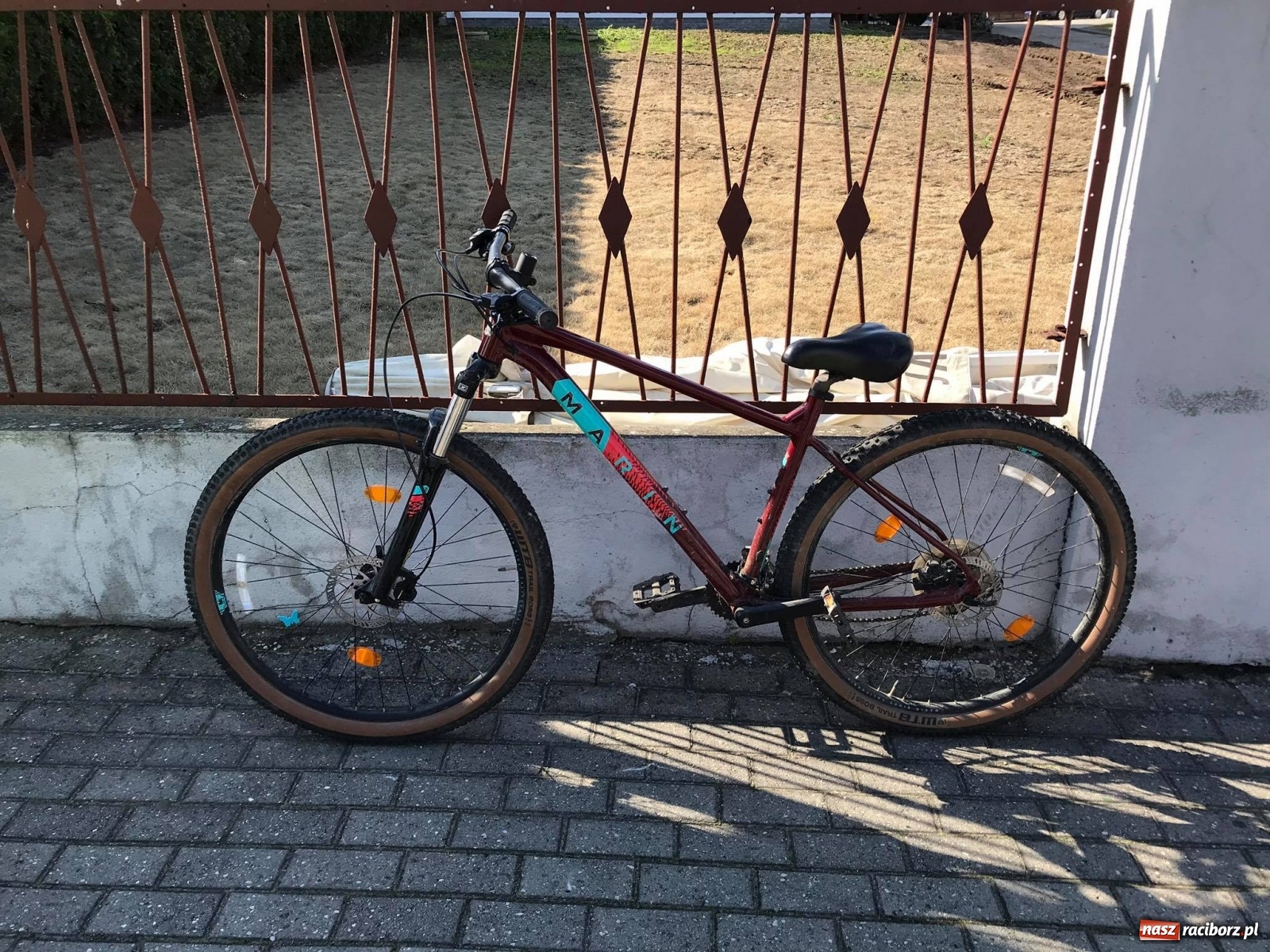 Zdjęcie w galerii na portalu naszraciborz.pl: Potrącenie rowerzysty w Krzyżanowicach. W akcji śmigłowiec LPR [FOTO i WIDEO] wiadomości z regionu