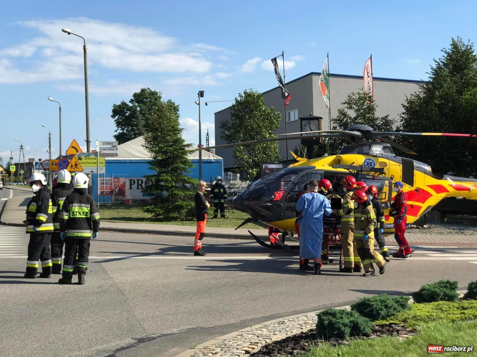 Zdjęcie w galerii na portalu naszraciborz.pl: Potrącenie rowerzysty w Krzyżanowicach. W akcji śmigłowiec LPR [FOTO i WIDEO] wiadomości z regionu