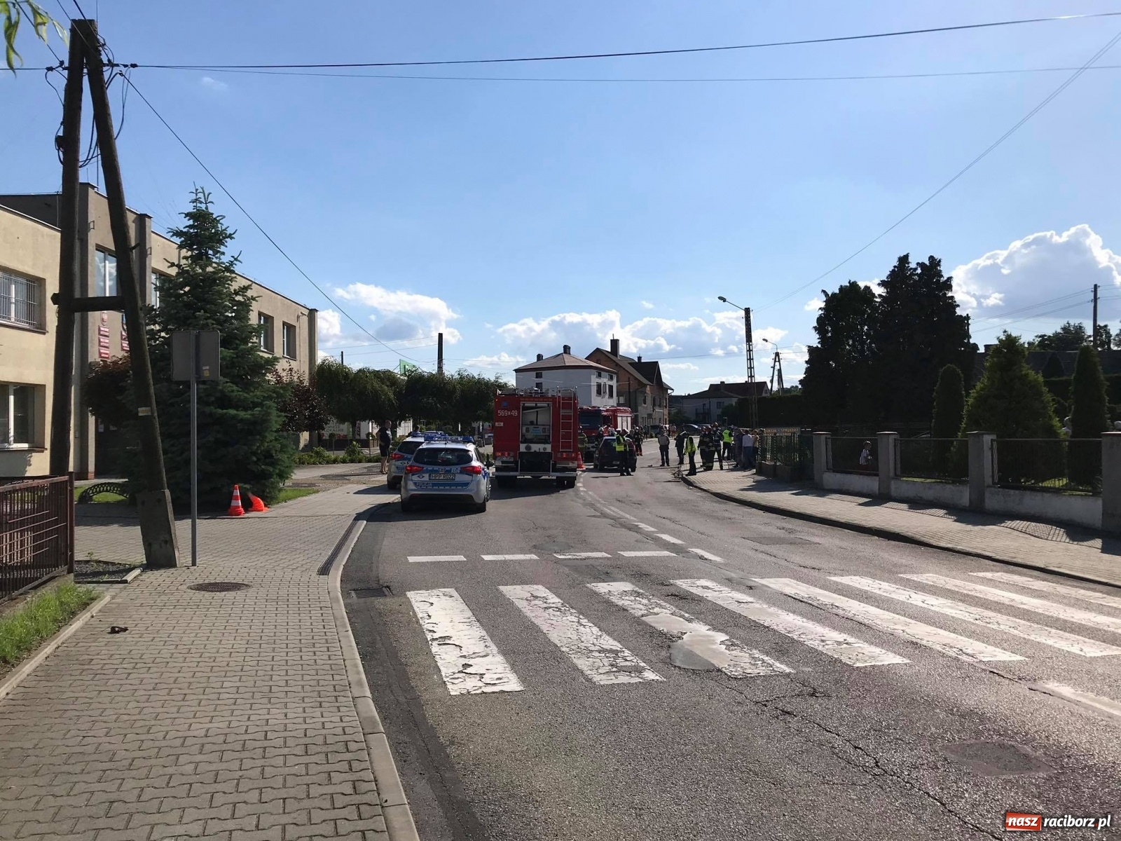 Zdjęcie w galerii na portalu naszraciborz.pl: Potrącenie rowerzysty w Krzyżanowicach. W akcji śmigłowiec LPR [FOTO i WIDEO] wiadomości z regionu