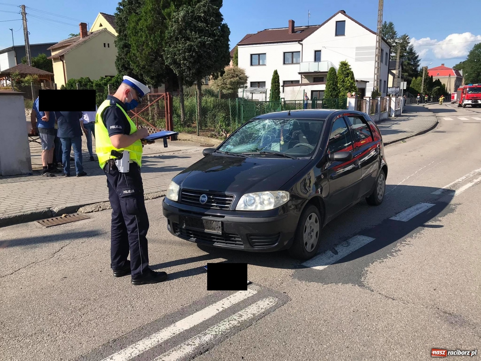 Zdjęcie w galerii na portalu naszraciborz.pl: Potrącenie rowerzysty w Krzyżanowicach. W akcji śmigłowiec LPR [FOTO i WIDEO] wiadomości z regionu