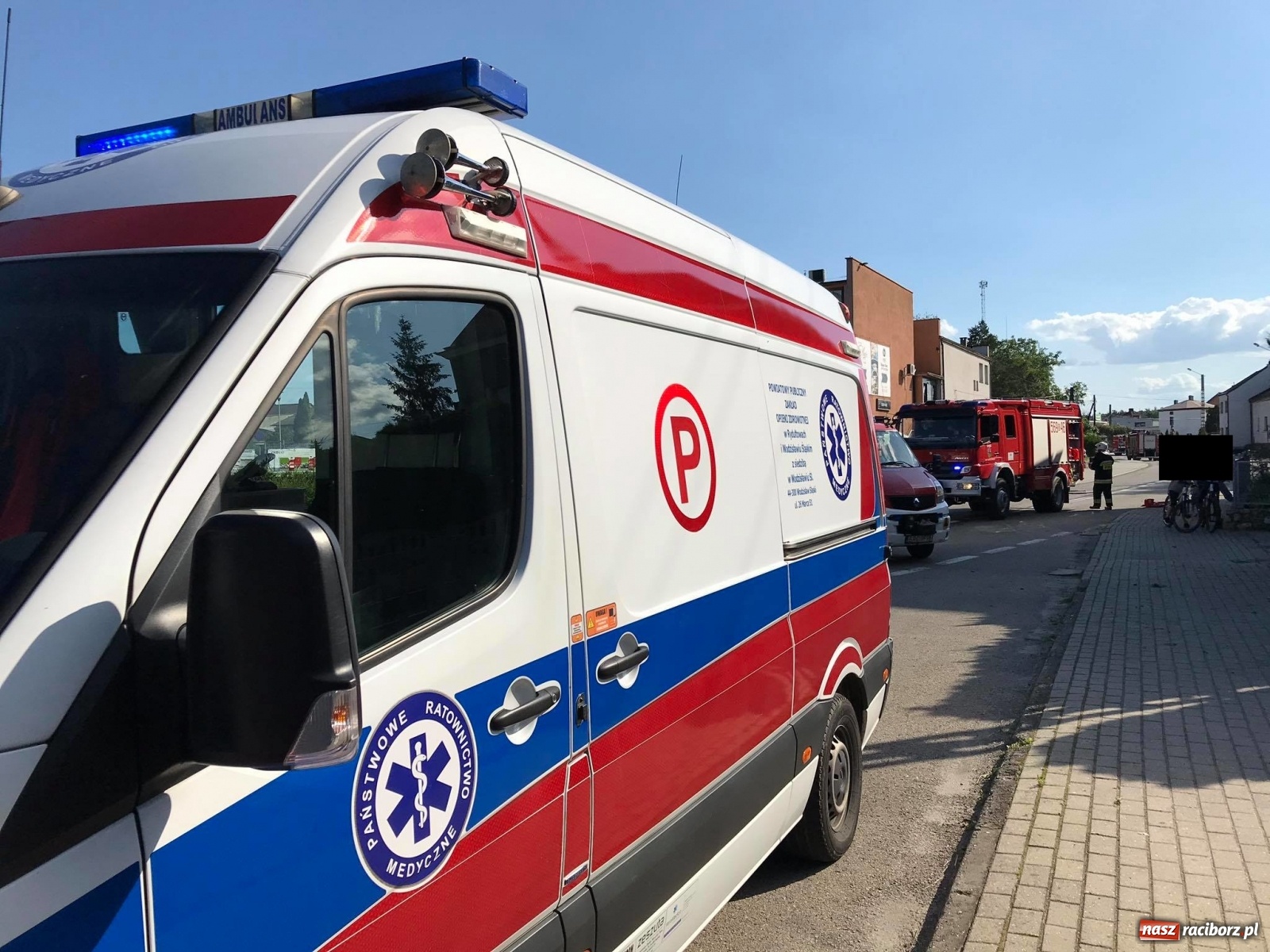 Zdjęcie w galerii na portalu naszraciborz.pl: Potrącenie rowerzysty w Krzyżanowicach. W akcji śmigłowiec LPR [FOTO i WIDEO] wiadomości z regionu