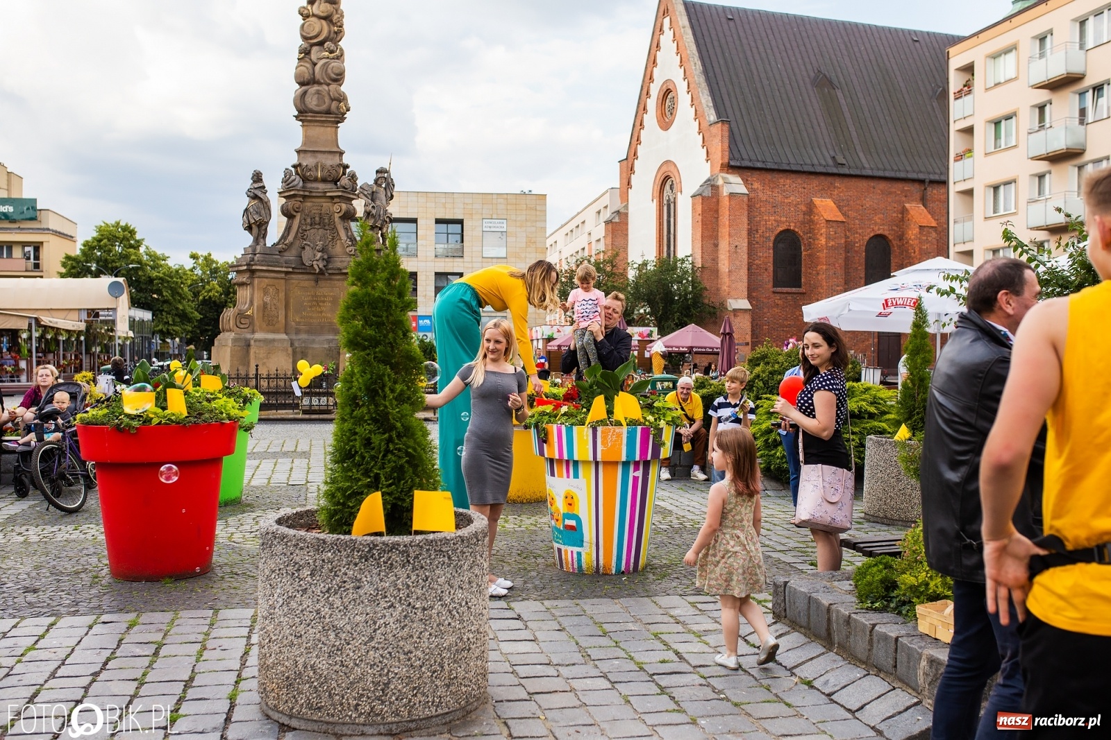 Zdjęcie w galerii na portalu naszraciborz.pl: Belweder na kółkach zaparkował na raciborskim Rynku [FOTO i WIDEO] wiadomości z regionu