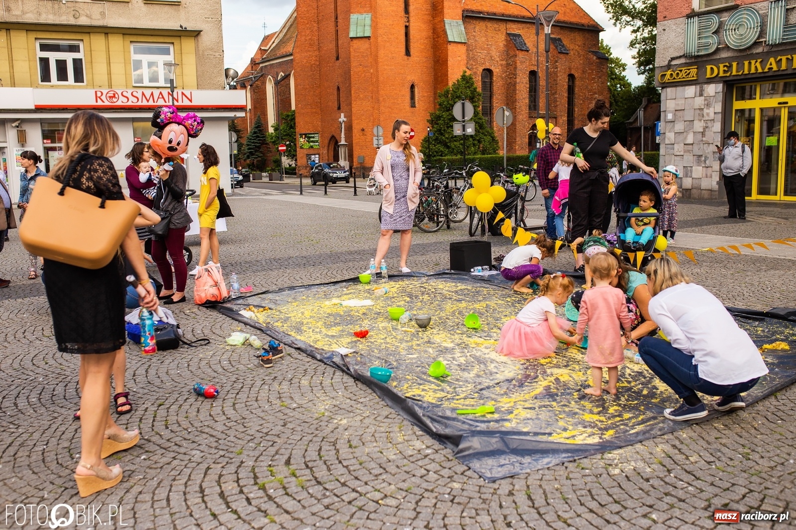 Zdjęcie w galerii na portalu naszraciborz.pl: Belweder na kółkach zaparkował na raciborskim Rynku [FOTO i WIDEO] wiadomości z regionu