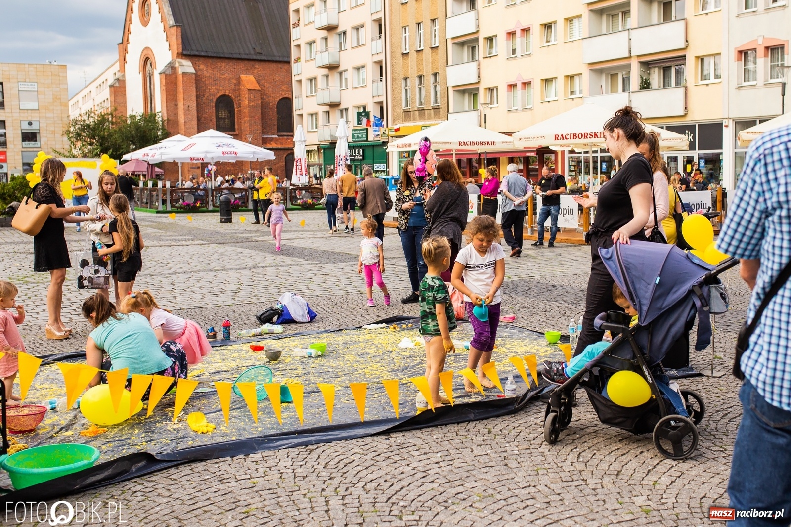 Zdjęcie w galerii na portalu naszraciborz.pl: Belweder na kółkach zaparkował na raciborskim Rynku [FOTO i WIDEO] wiadomości z regionu