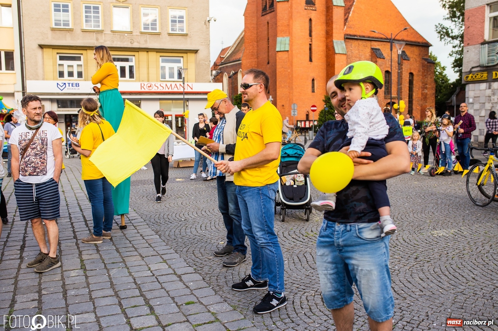 Zdjęcie w galerii na portalu naszraciborz.pl: Belweder na kółkach zaparkował na raciborskim Rynku [FOTO i WIDEO] wiadomości z regionu