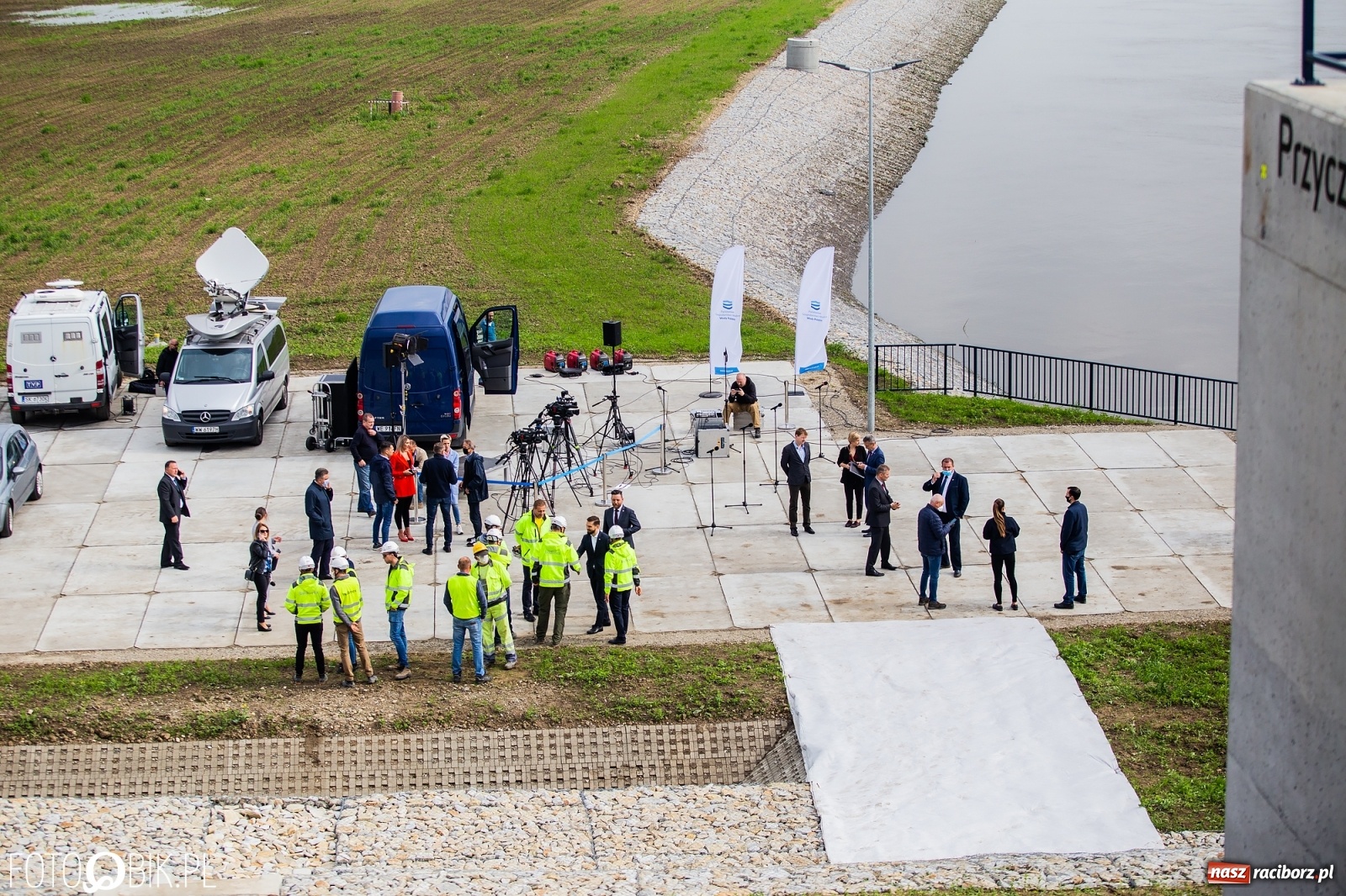 Zdjęcie w galerii na portalu naszraciborz.pl: Premier Morawiecki z roboczą wizytą na terenie zbiornika Racibórz [FOTO i WIDEO] wiadomości z regionu