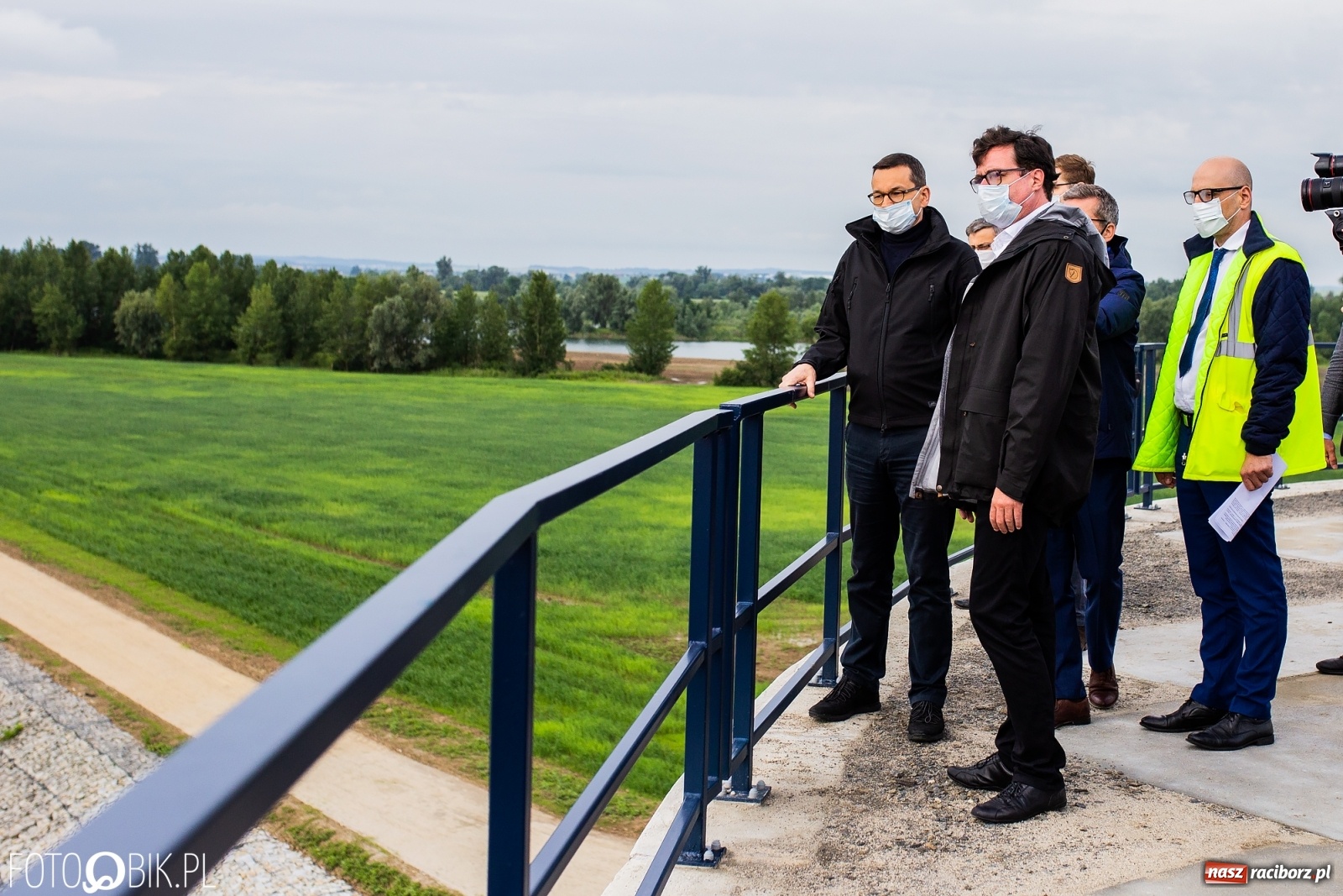 Zdjęcie w galerii na portalu naszraciborz.pl: Premier Morawiecki z roboczą wizytą na terenie zbiornika Racibórz [FOTO i WIDEO] wiadomości z regionu