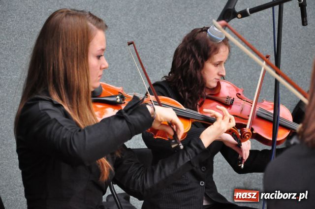 Zdjęcie w galerii na portalu naszraciborz.pl: DiVerso na zakończenie wiadomości z regionu