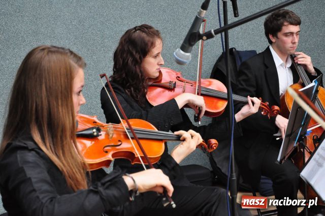 Zdjęcie w galerii na portalu naszraciborz.pl: DiVerso na zakończenie wiadomości z regionu