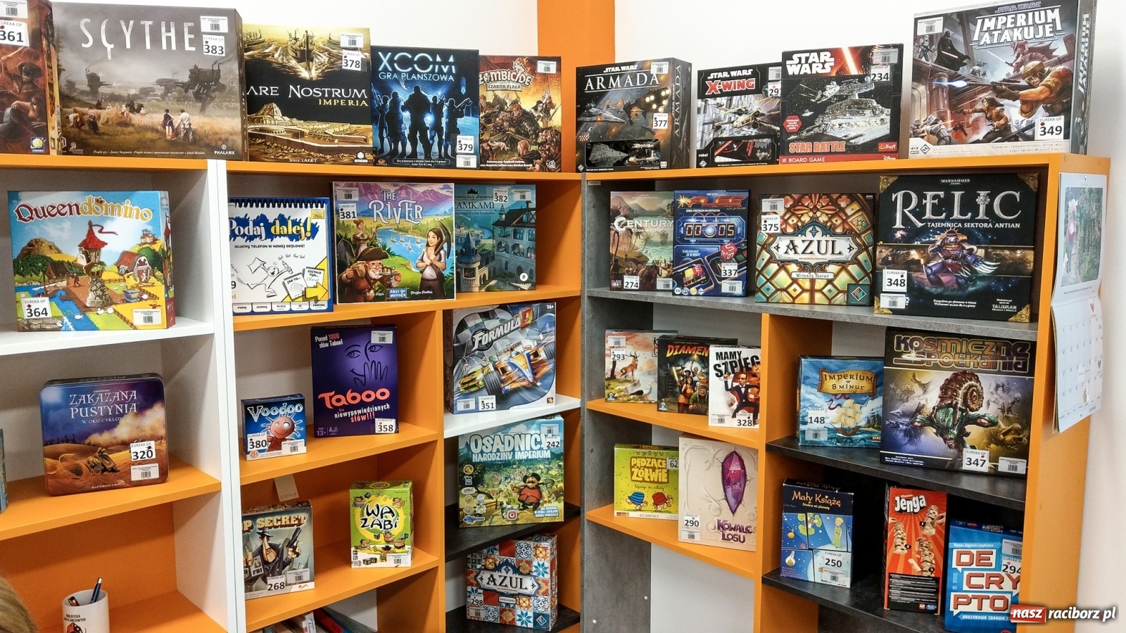 Zdjęcie w galerii na portalu naszraciborz.pl: Prawie pięćset tytułów gier planszowych do wypożyczenia na wakacje w raciborskiej bibliotece wiadomości z regionu