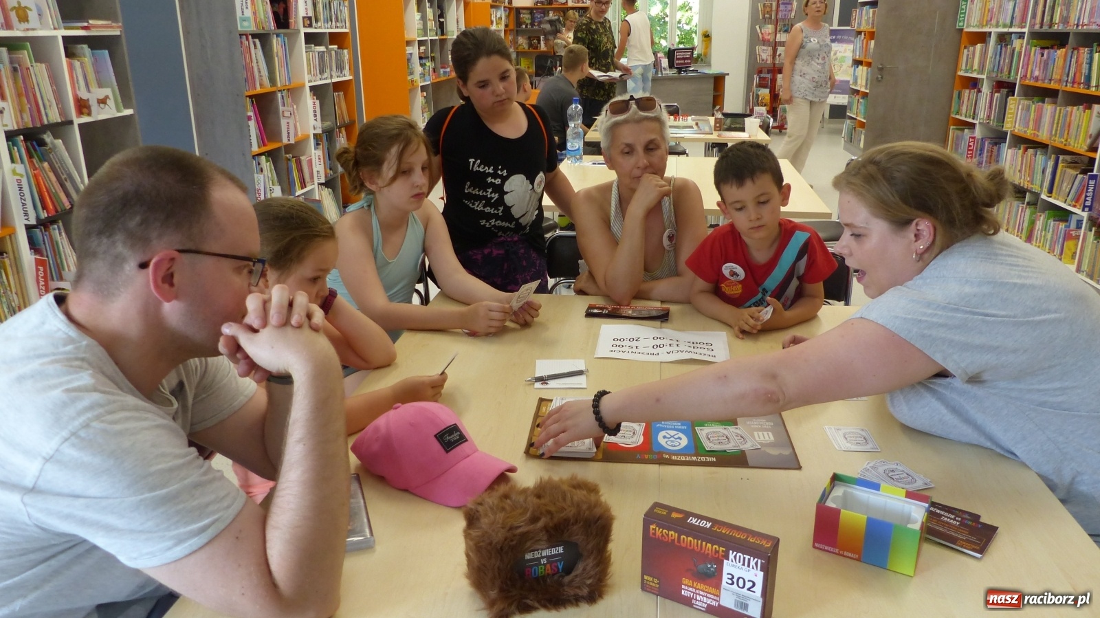 Zdjęcie w galerii na portalu naszraciborz.pl: Prawie pięćset tytułów gier planszowych do wypożyczenia na wakacje w raciborskiej bibliotece wiadomości z regionu