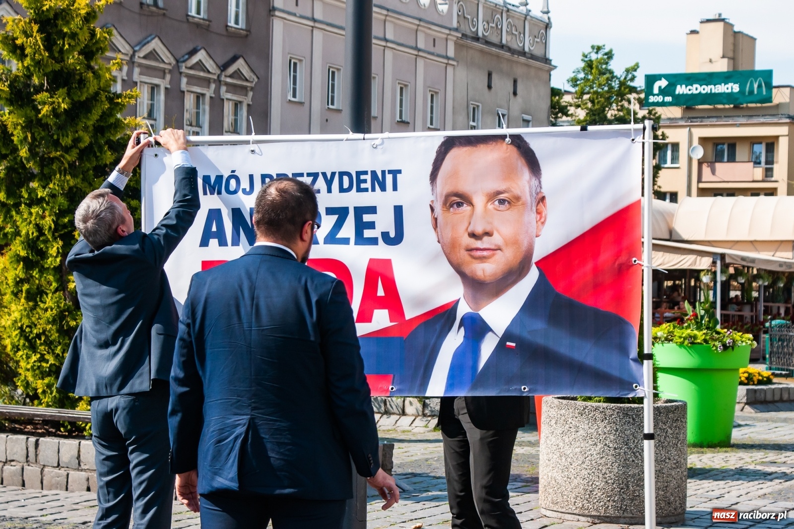 Zdjęcie w galerii na portalu naszraciborz.pl: Sympatycy PiS wyrazili swe poparcie dla Andrzeja Dudy [FOTO i WIDEO] wiadomości z regionu