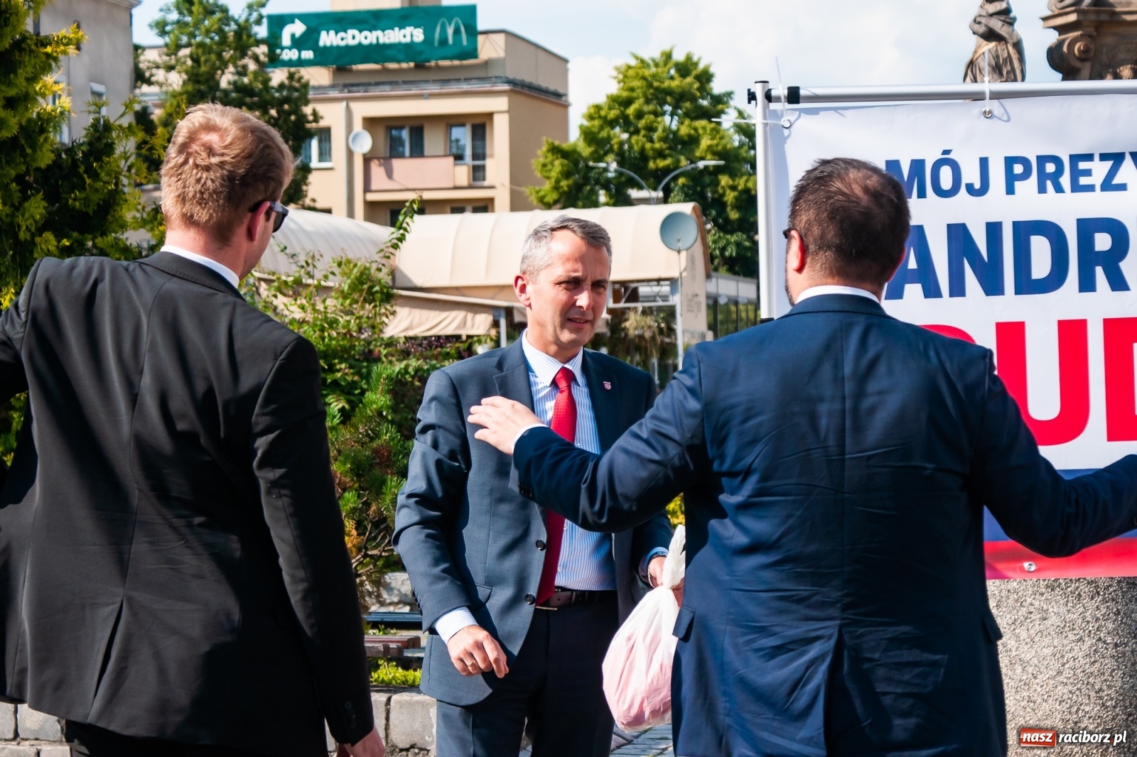Zdjęcie w galerii na portalu naszraciborz.pl: Sympatycy PiS wyrazili swe poparcie dla Andrzeja Dudy [FOTO i WIDEO] wiadomości z regionu