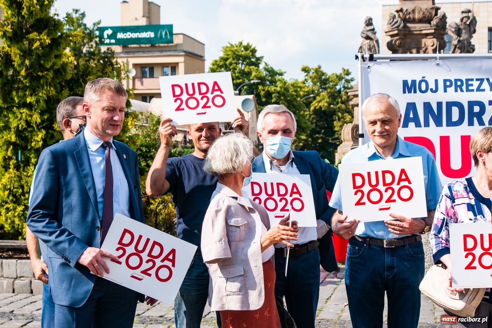 Zdjęcie w galerii na portalu naszraciborz.pl: Sympatycy PiS wyrazili swe poparcie dla Andrzeja Dudy [FOTO i WIDEO] wiadomości z regionu