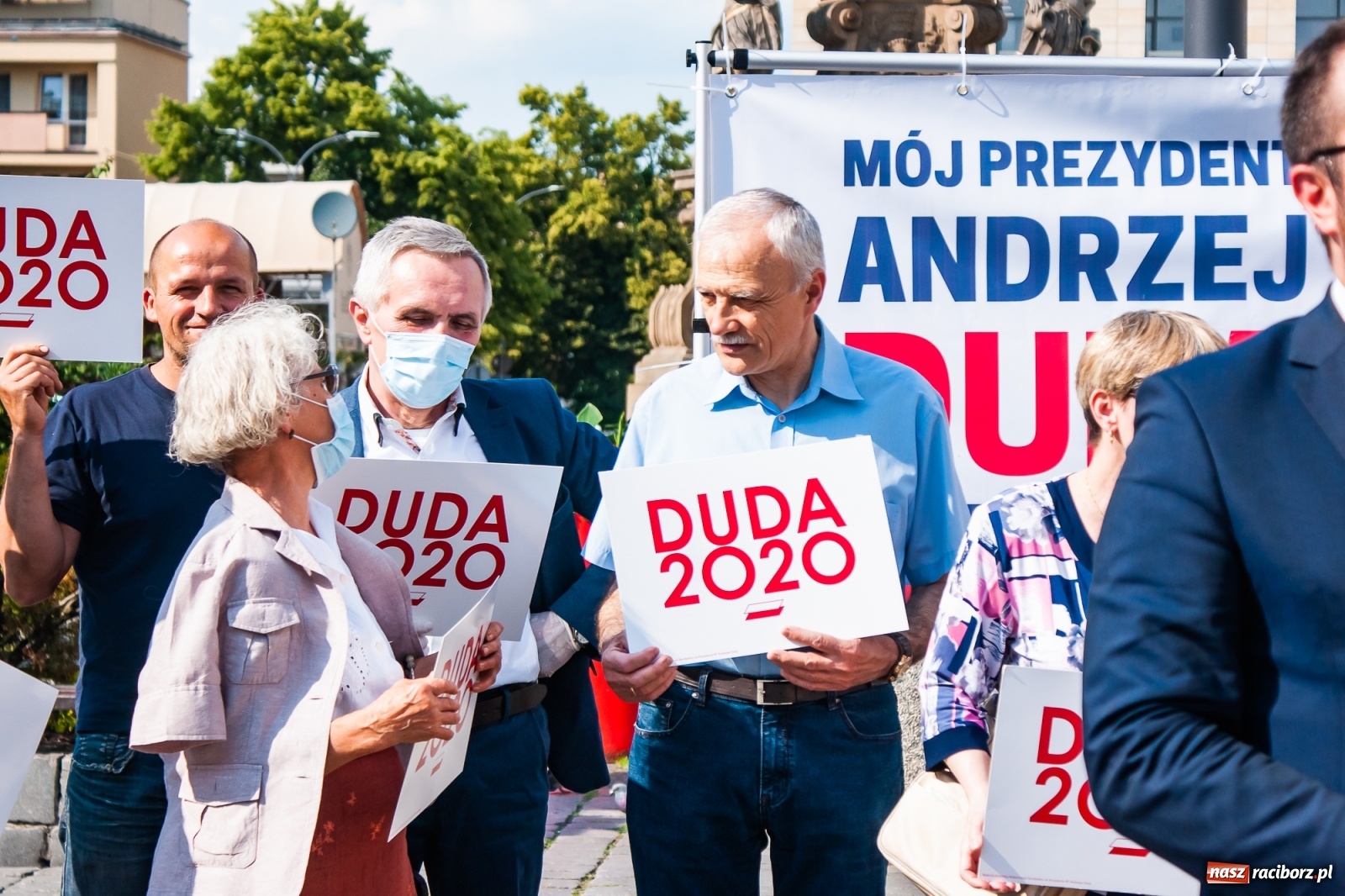 Zdjęcie w galerii na portalu naszraciborz.pl: Sympatycy PiS wyrazili swe poparcie dla Andrzeja Dudy [FOTO i WIDEO] wiadomości z regionu