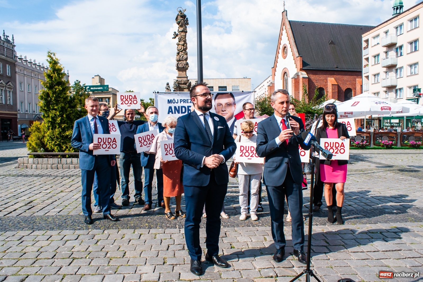 Zdjęcie w galerii na portalu naszraciborz.pl: Sympatycy PiS wyrazili swe poparcie dla Andrzeja Dudy [FOTO i WIDEO] wiadomości z regionu
