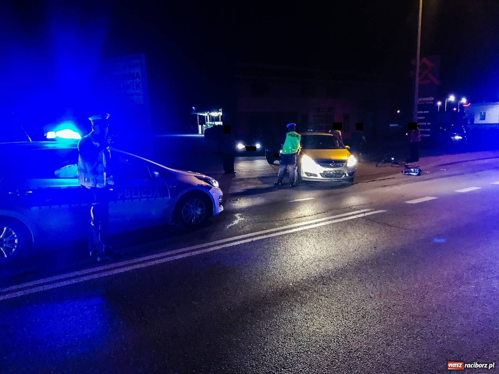 Zdjęcie w galerii na portalu naszraciborz.pl: DW 935. Potrącenie rowerzysty na ul. Rybnickiej wiadomości z regionu