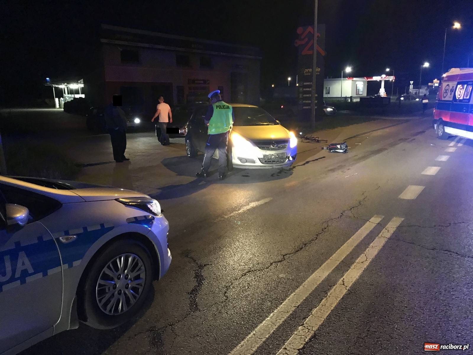 Zdjęcie w galerii na portalu naszraciborz.pl: DW 935. Potrącenie rowerzysty na ul. Rybnickiej wiadomości z regionu