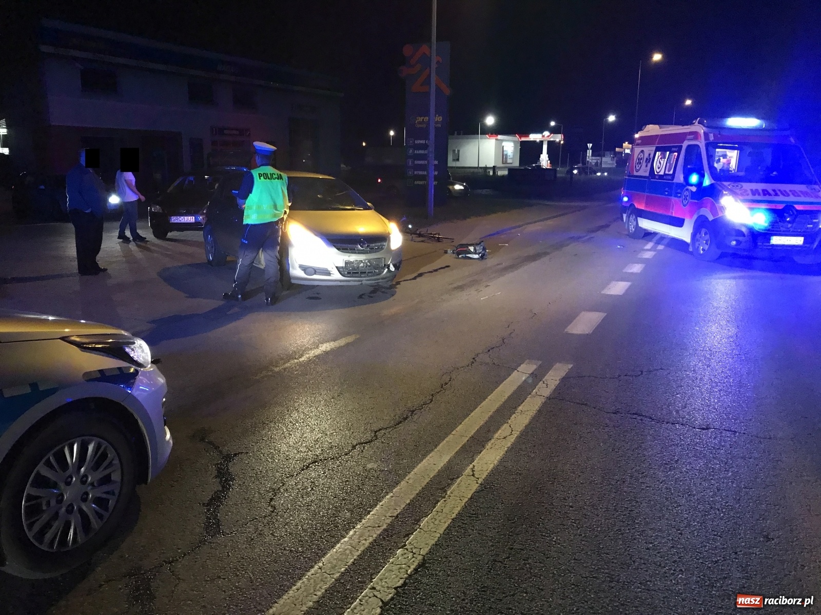 Zdjęcie w galerii na portalu naszraciborz.pl: DW 935. Potrącenie rowerzysty na ul. Rybnickiej wiadomości z regionu