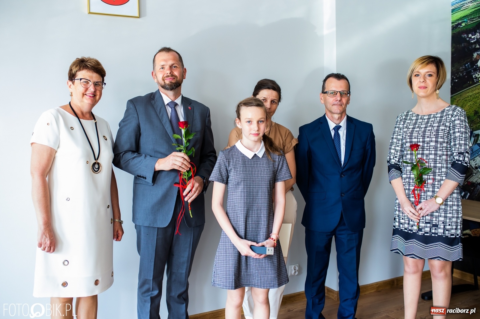 Zdjęcie w galerii na portalu naszraciborz.pl: Najlepsi uczniowie z gminy Krzanowice z nagrodami burmistrza wiadomości z regionu