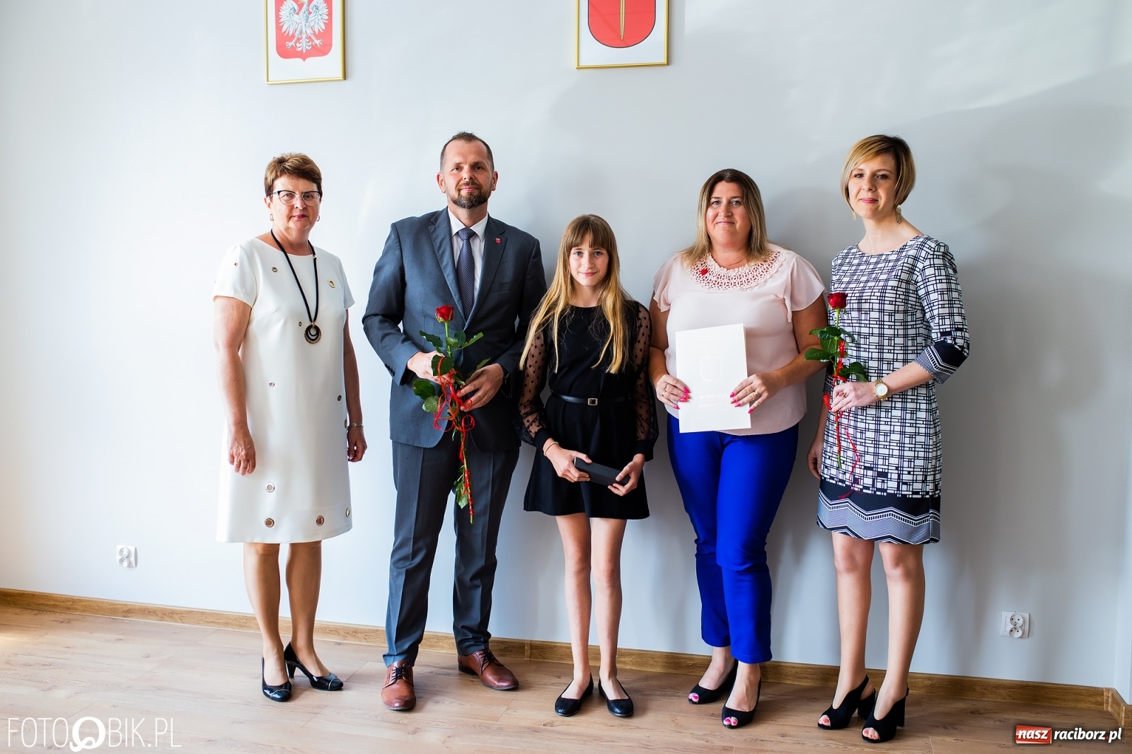 Zdjęcie w galerii na portalu naszraciborz.pl: Najlepsi uczniowie z gminy Krzanowice z nagrodami burmistrza wiadomości z regionu