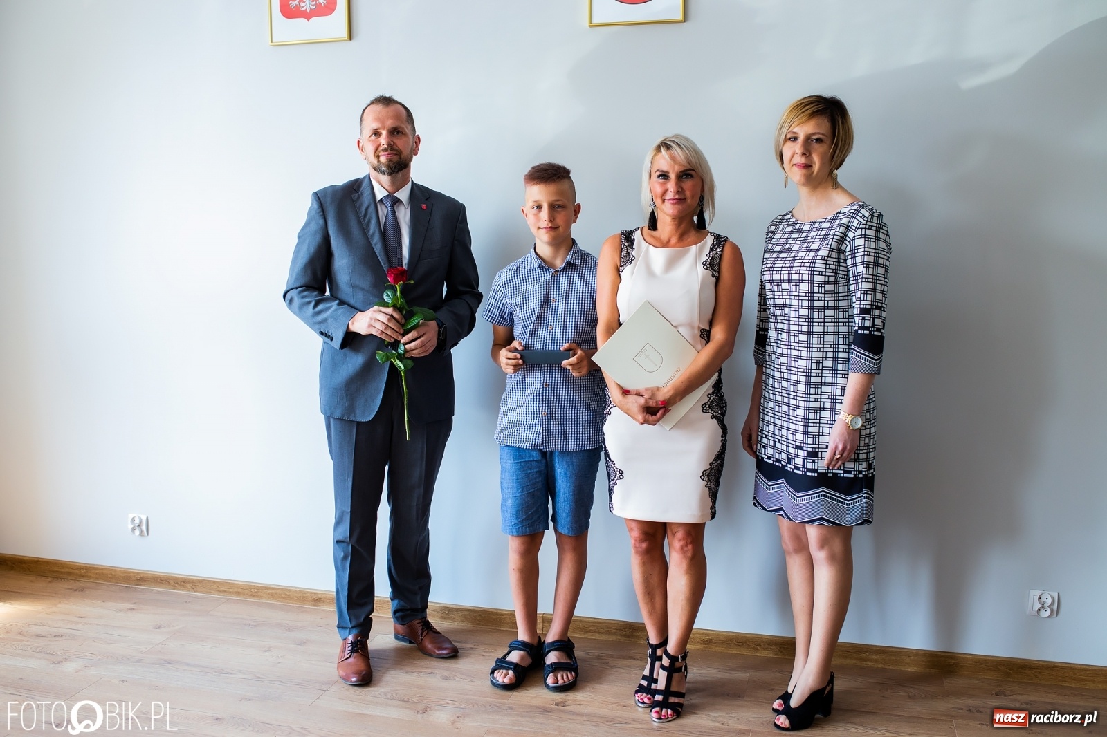 Zdjęcie w galerii na portalu naszraciborz.pl: Najlepsi uczniowie z gminy Krzanowice z nagrodami burmistrza wiadomości z regionu