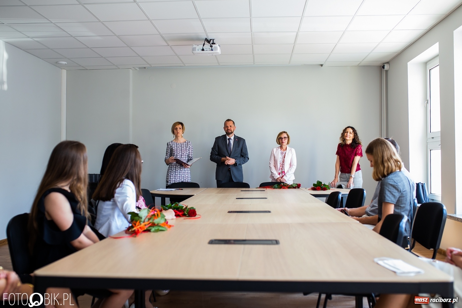 Zdjęcie w galerii na portalu naszraciborz.pl: Najlepsi uczniowie z gminy Krzanowice z nagrodami burmistrza wiadomości z regionu