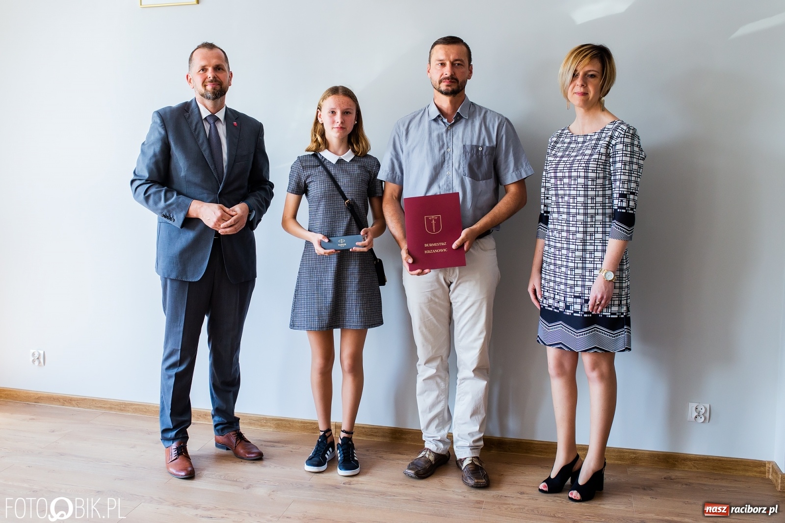 Zdjęcie w galerii na portalu naszraciborz.pl: Najlepsi uczniowie z gminy Krzanowice z nagrodami burmistrza wiadomości z regionu