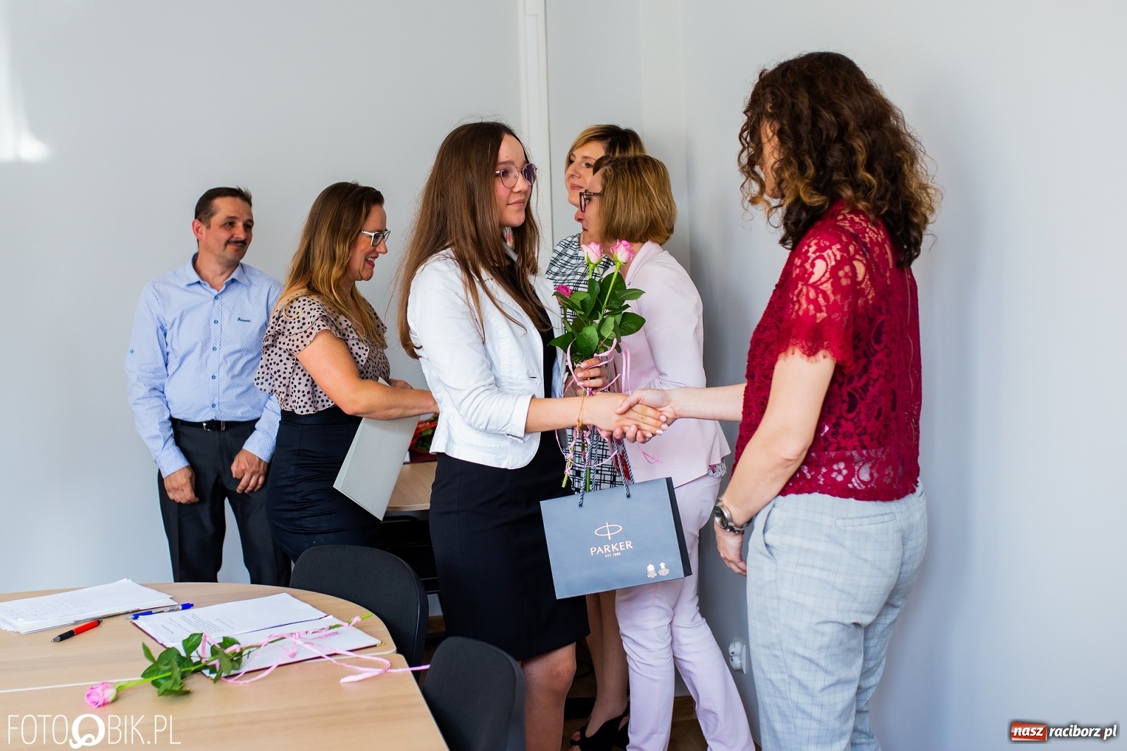 Zdjęcie w galerii na portalu naszraciborz.pl: Najlepsi uczniowie z gminy Krzanowice z nagrodami burmistrza wiadomości z regionu