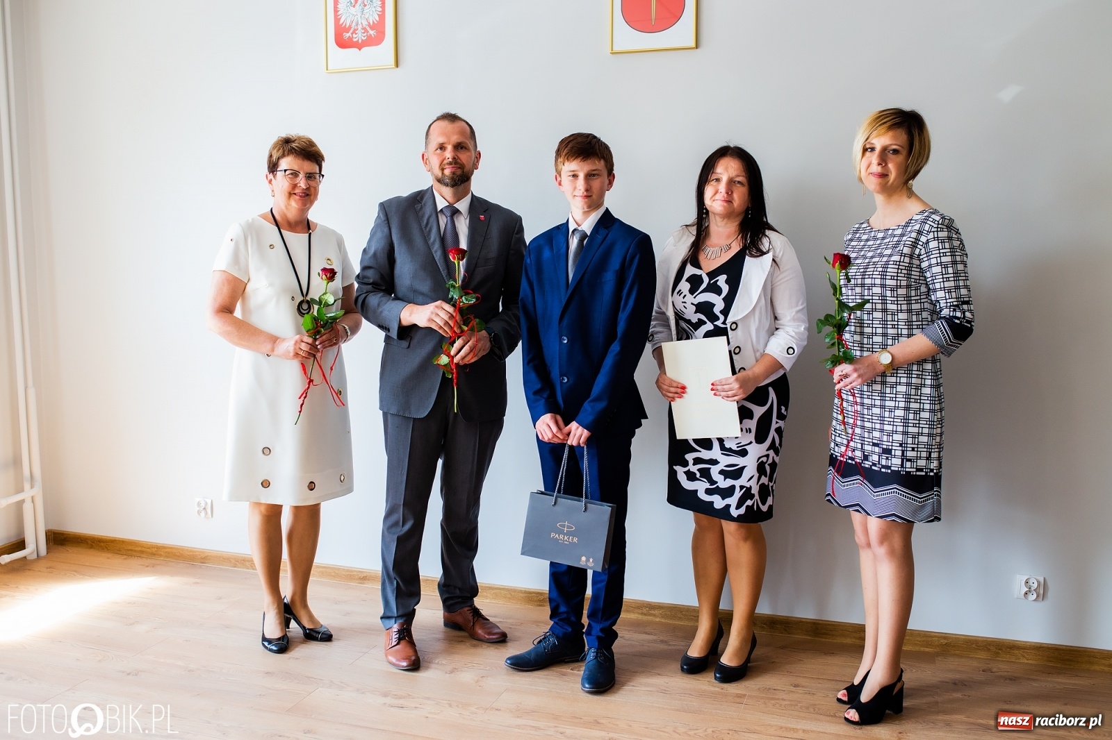 Zdjęcie w galerii na portalu naszraciborz.pl: Najlepsi uczniowie z gminy Krzanowice z nagrodami burmistrza wiadomości z regionu