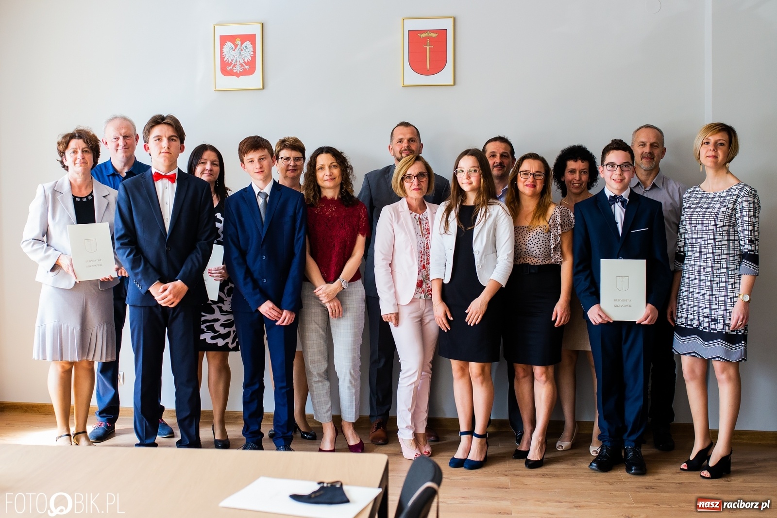 Zdjęcie w galerii na portalu naszraciborz.pl: Najlepsi uczniowie z gminy Krzanowice z nagrodami burmistrza wiadomości z regionu