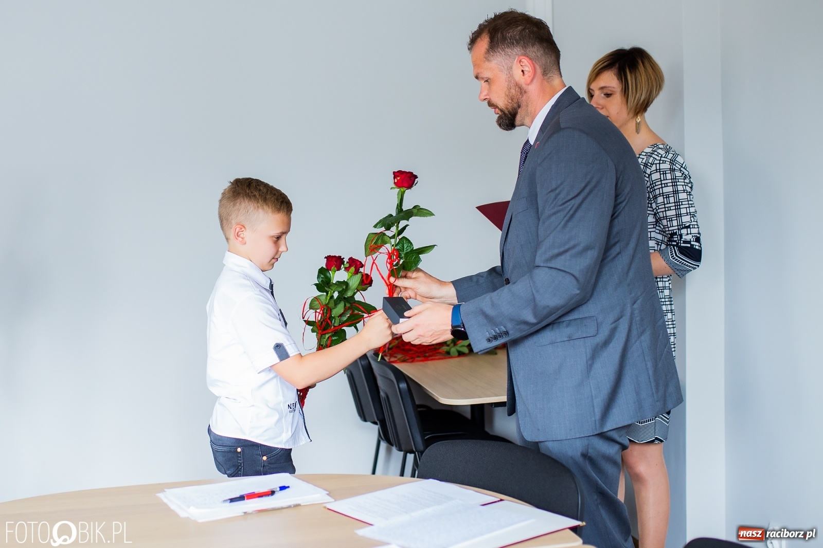 Zdjęcie w galerii na portalu naszraciborz.pl: Najlepsi uczniowie z gminy Krzanowice z nagrodami burmistrza wiadomości z regionu