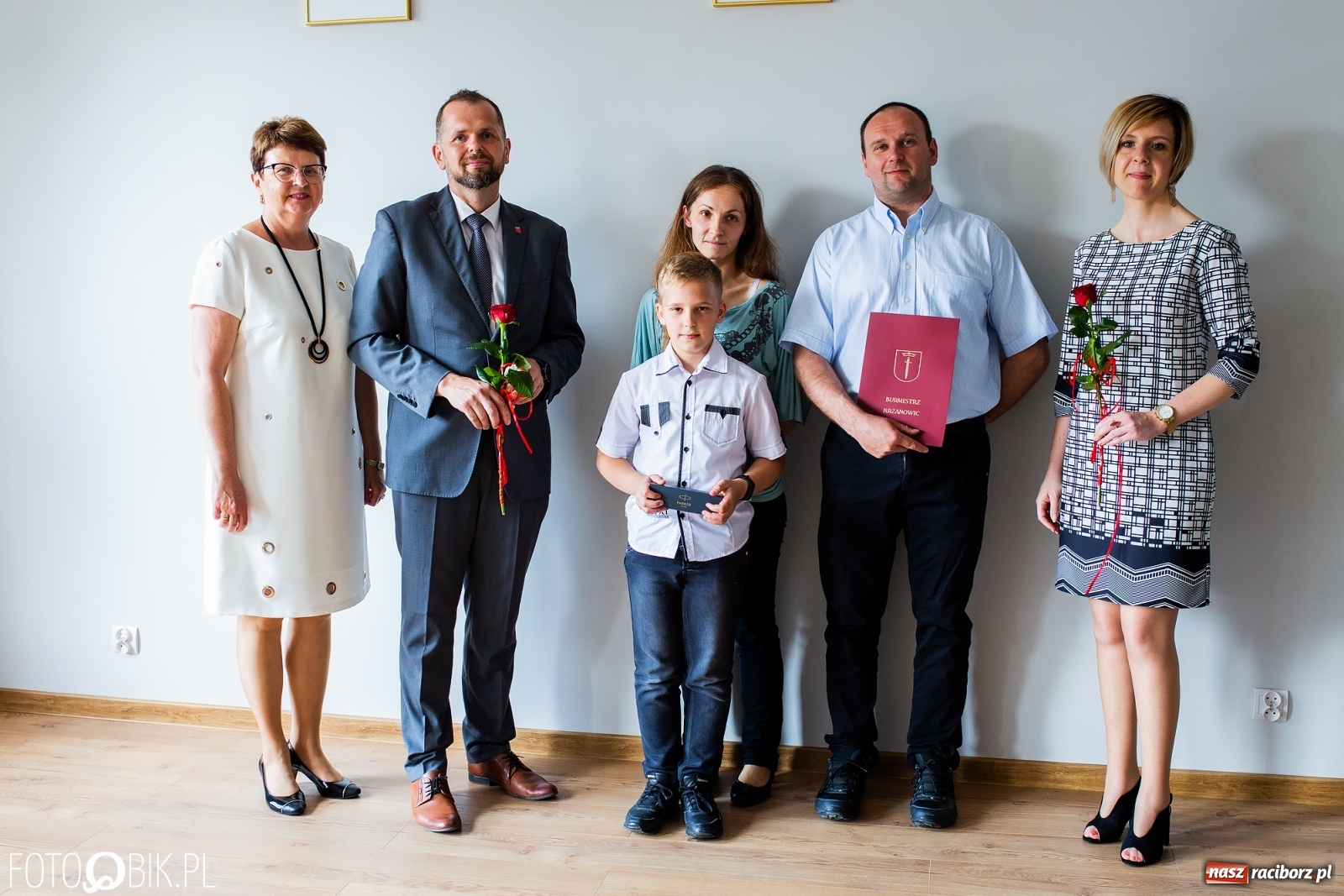 Zdjęcie w galerii na portalu naszraciborz.pl: Najlepsi uczniowie z gminy Krzanowice z nagrodami burmistrza wiadomości z regionu