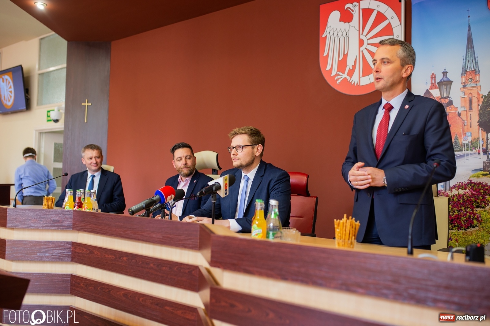 Zdjęcie w galerii na portalu naszraciborz.pl: Tarcza dla samorządów - włodarze gmin odebrali czeki [WIDEO] wiadomości z regionu