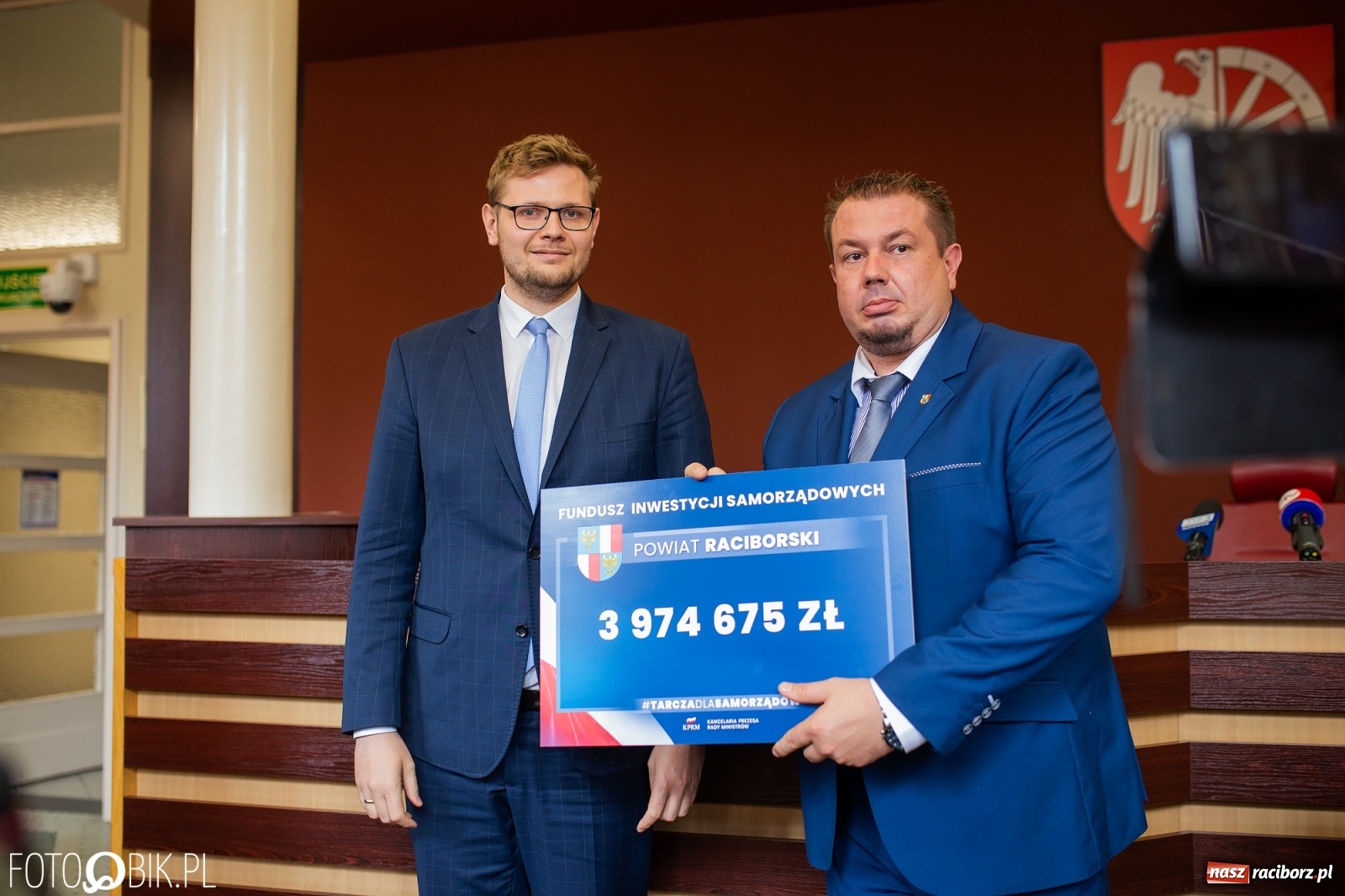 Zdjęcie w galerii na portalu naszraciborz.pl: Tarcza dla samorządów - włodarze gmin odebrali czeki [WIDEO] wiadomości z regionu