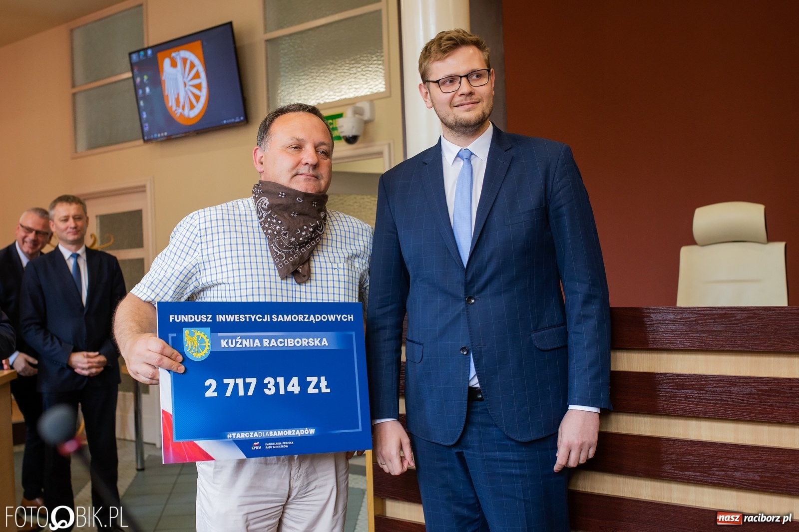 Zdjęcie w galerii na portalu naszraciborz.pl: Tarcza dla samorządów - włodarze gmin odebrali czeki [WIDEO] wiadomości z regionu