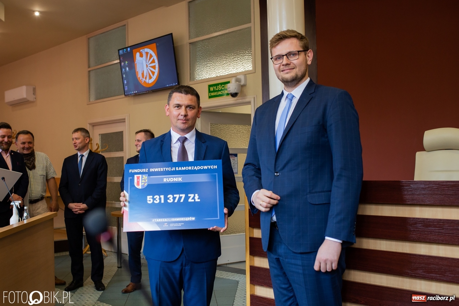 Zdjęcie w galerii na portalu naszraciborz.pl: Tarcza dla samorządów - włodarze gmin odebrali czeki [WIDEO] wiadomości z regionu