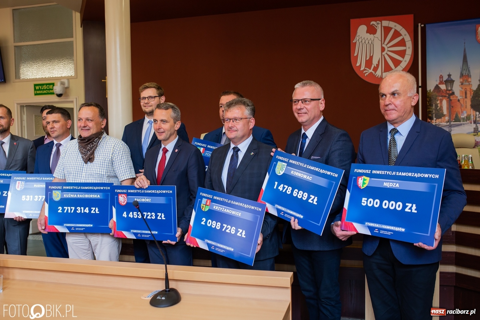 Zdjęcie w galerii na portalu naszraciborz.pl: Tarcza dla samorządów - włodarze gmin odebrali czeki [WIDEO] wiadomości z regionu