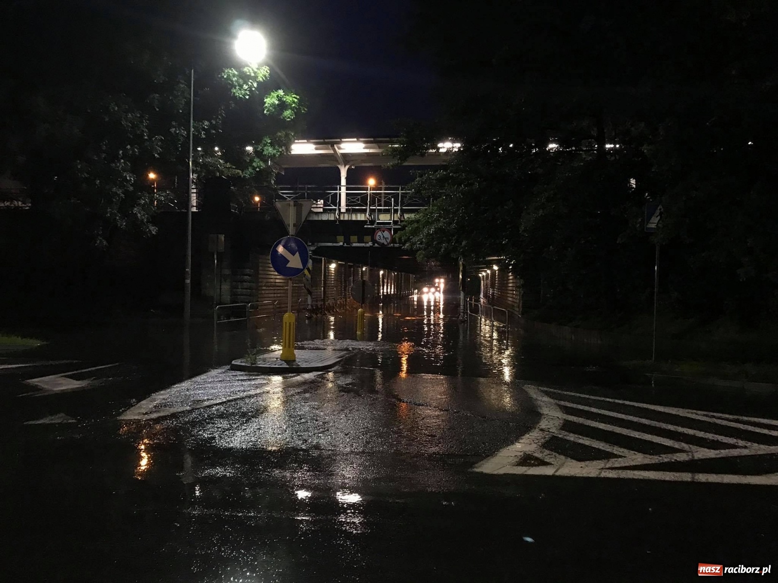 Zdjęcie w galerii na portalu naszraciborz.pl: Burza zalała Racibórz. Ulice zamieniały się w rzeki [FOTO i WIDEO] wiadomości z regionu